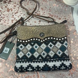 NWT Myra cross body bag!